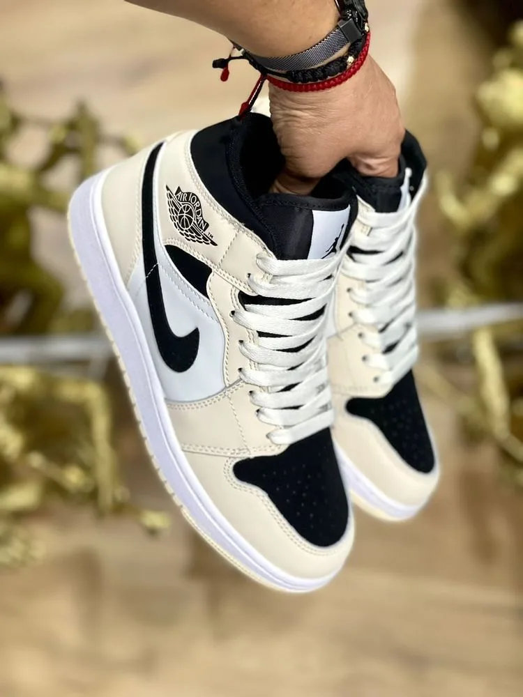 Jordan Retro 1 Beige Negra