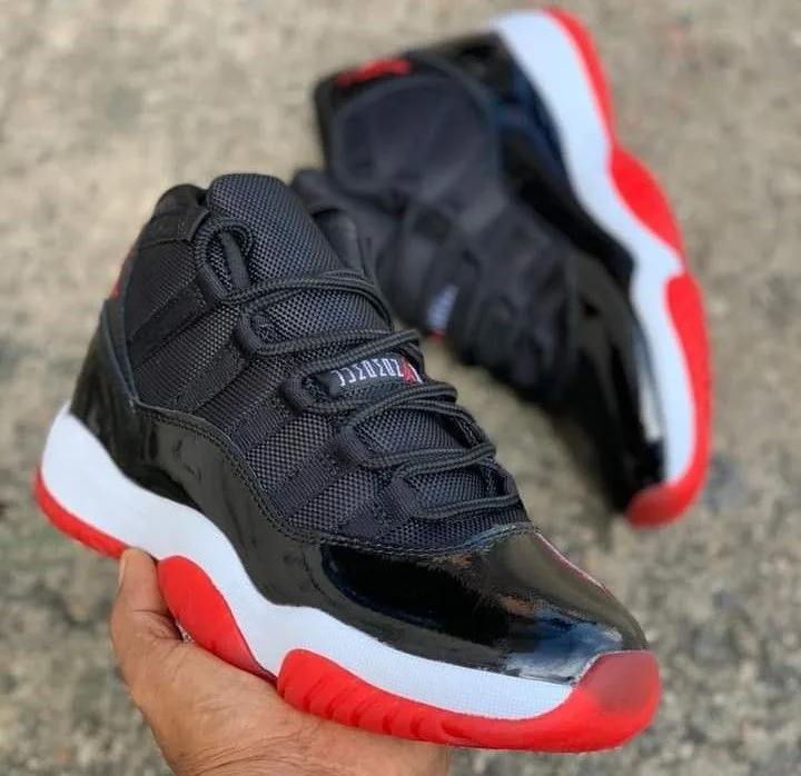 Jordan Retro 11 Negra Roja