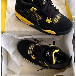 Jordan retro 4 negra amarilla